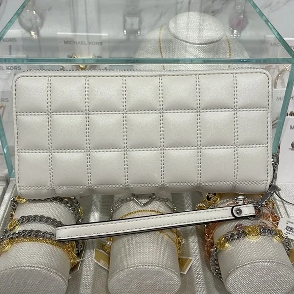 MICHAEL KORS Continental Wristlet Phone Case Wallet
Optic White
NWT - Picture 7 of 16